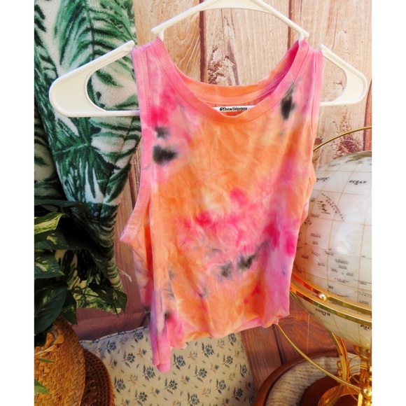 Tops - 4 FOR $20 Vibrant pink orange tie dye cropped tank 🌷